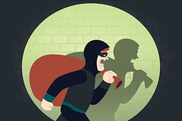 ಹಾಡುಹಗಲೇ ಕಾರಿನಿಂದ 9.50 ಲಕ್ಷ ರೂ,35 ಗ್ರಾಂ ಬಂಗಾರ ದೋಚಿದ ಖದೀಮರು!